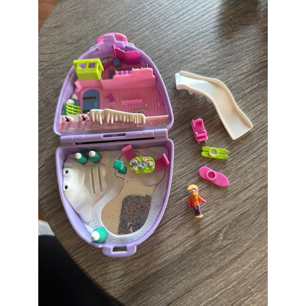 Blue Bird Polly Pocket 1996 SNOW MOUNTAIN Vacation Fun